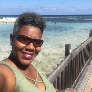 Meet your Posher, Monique